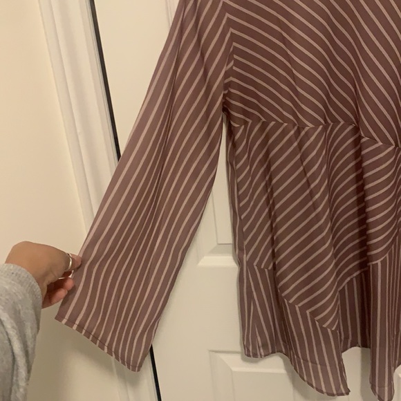 Scalloped Blouse 💞 - Picture 2 of 3